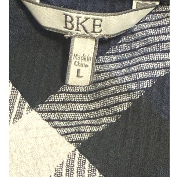 BKE Women's Plaid Flannel Button Up Shirt, Size L - Picture 4 of 5